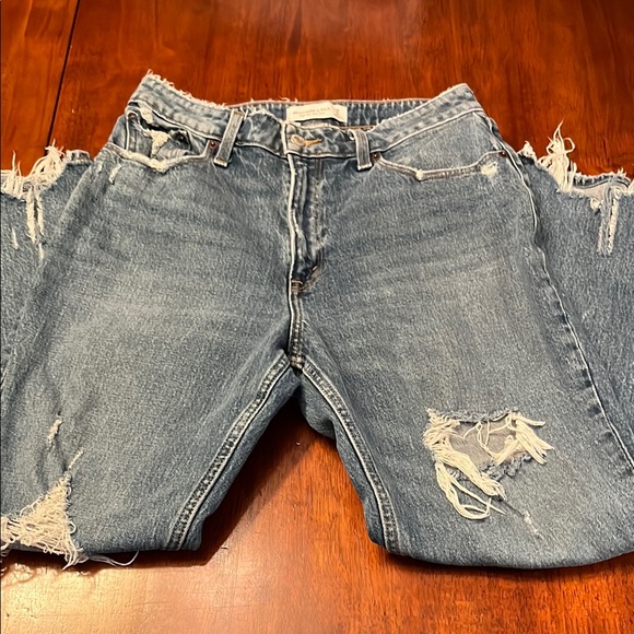 Abercrombie & Fitch Denim - Abercrombie & Fitch High Rise Mom Jeans Size 28 or 6 Distressed
